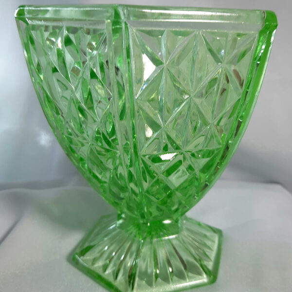 hexagon depression glass green vase dg2866(1)