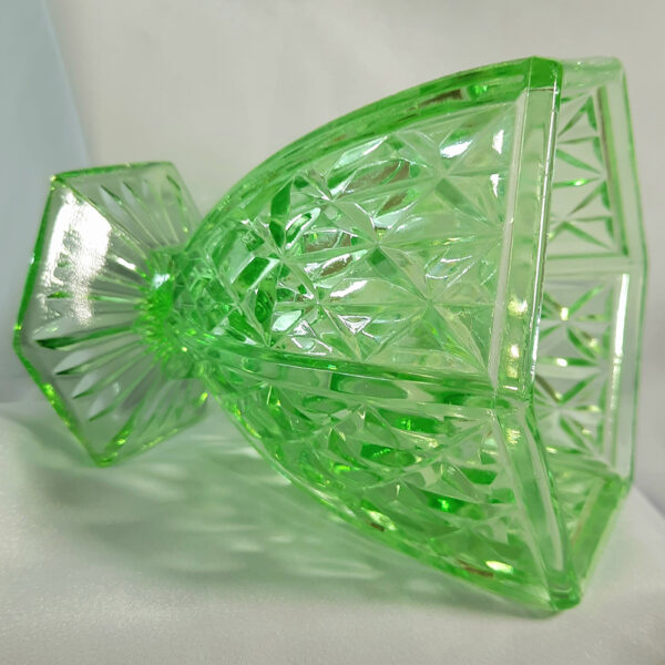 hexagon depression glass green vase dg2866(3)