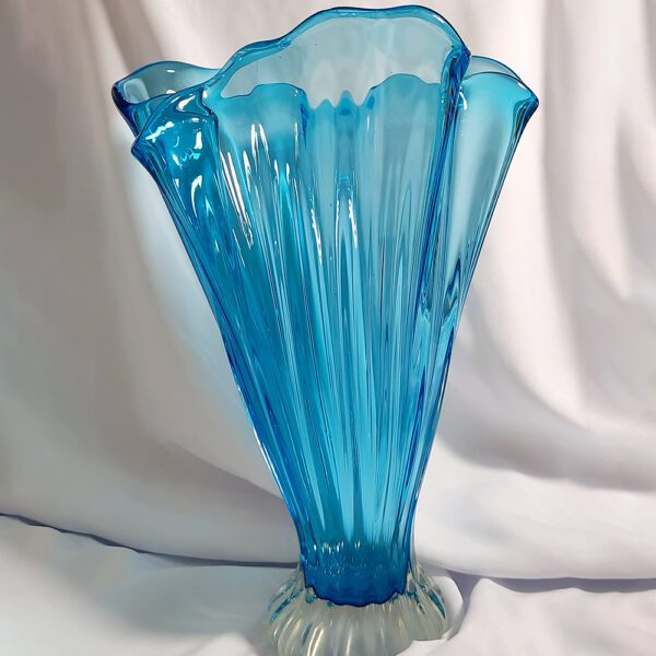 art glass blue hankerchief style vase ag2469(1)