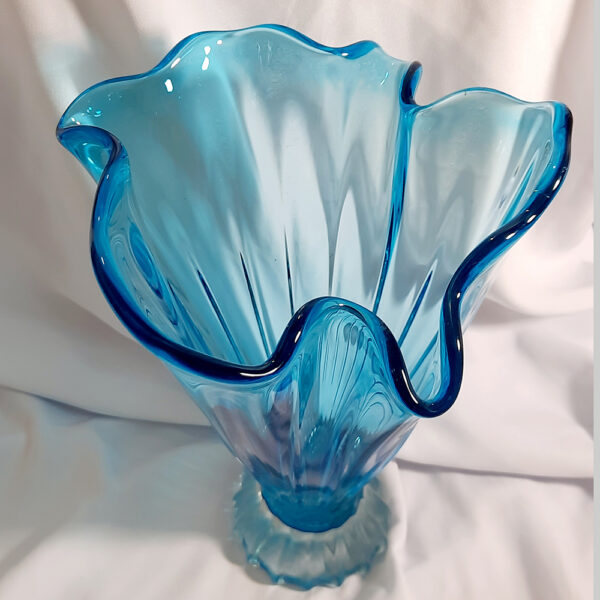 art glass blue hankerchief style vase ag2469(2)