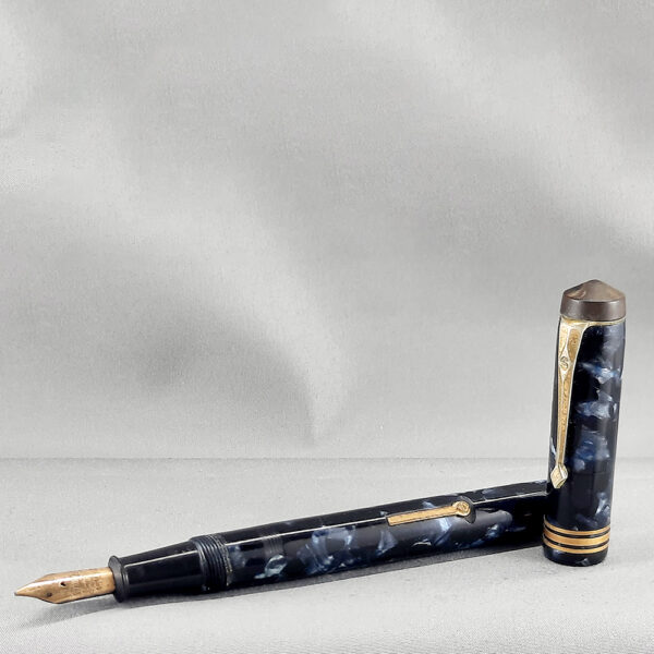 COL266 - Conway Stewart 236 Fountain Pen (Main)