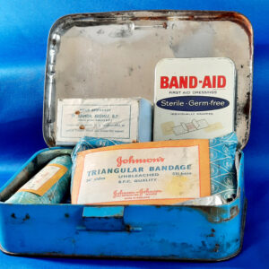 COL437C-Auto First Aid Kit Tin (3)