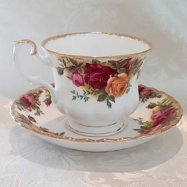 Royal Albert Old Country Roses Tea Cup Set