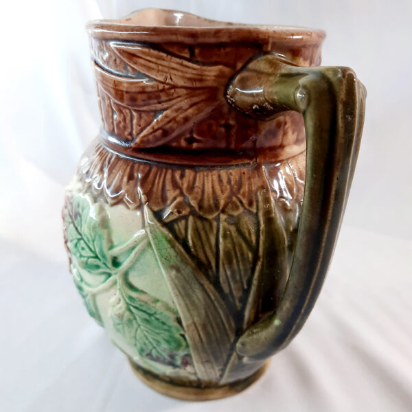 majolica glazed daisy jug