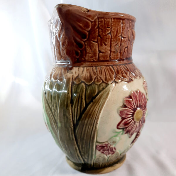 majolica glazed daisy jug