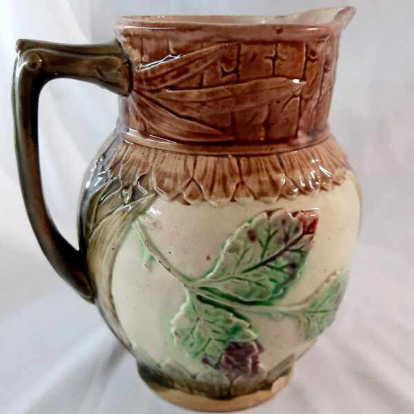 majolica glazed daisy jug