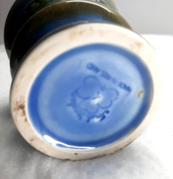 small wade irish urn/vase