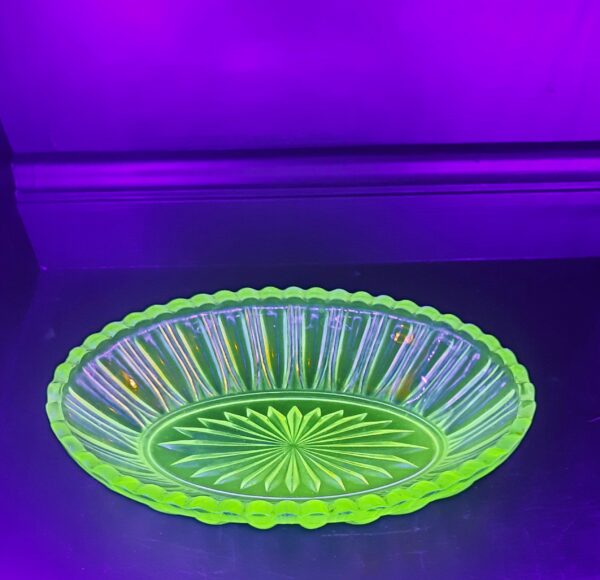 english bagley divided uranium leaf dish