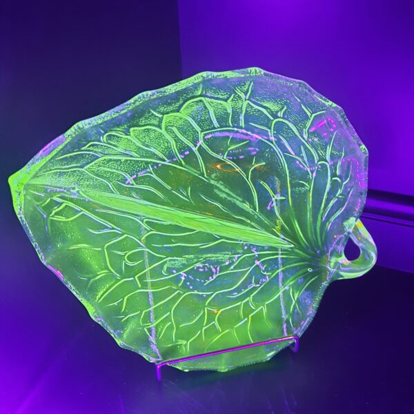 english bagley divided uranium leaf dish