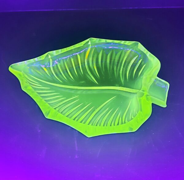 peedee uranium leaf dish