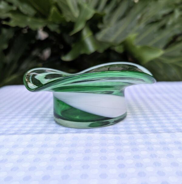 retro green and white swirl dish