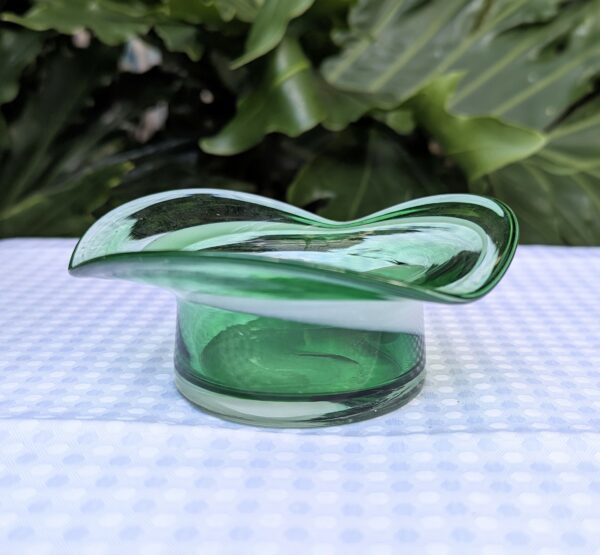 retro green and white swirl dish